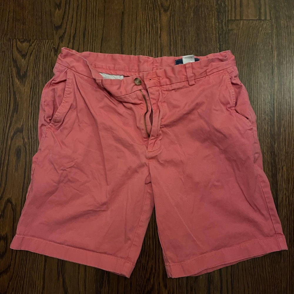 Men’s vineyard vines pink shorts size 34